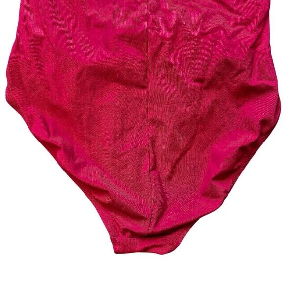 La Blanca Women's Red Nylon/Spandex Twisted Bandeau Ruched One pc Swimsuit - Picture 2 of 8